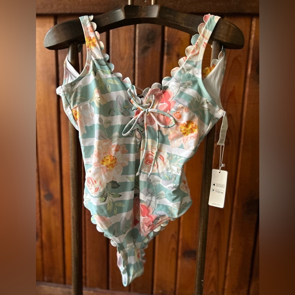💜Cupshe NWT one piece floral stripped scallopped one swimsuit size medium💜 - Picture 6 of 9